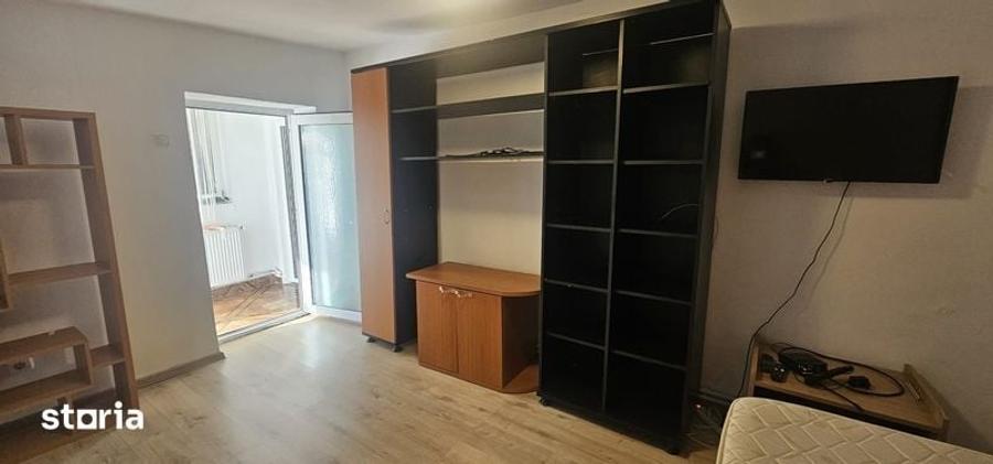 Inchiriez apartament la curte - 2