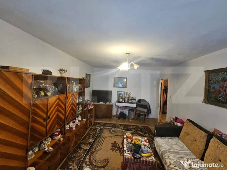 Apartament cu 3 camere decomandat în Cetate