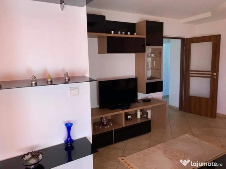 Apartament cu 3 camere decomandat în 1 Mai