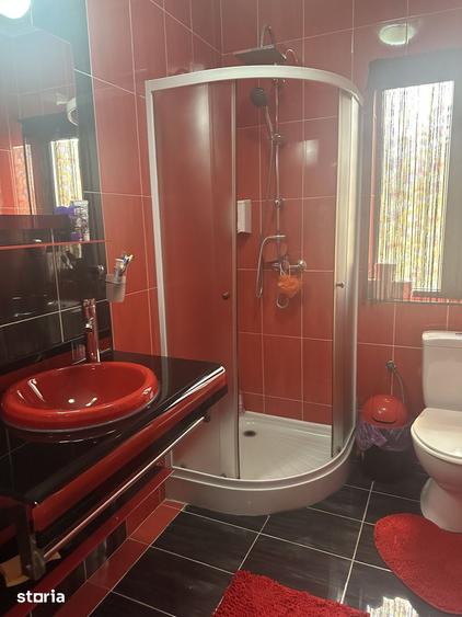 Casă cu 6 camere decomandat cu Teren 220 Mp în Câmpina