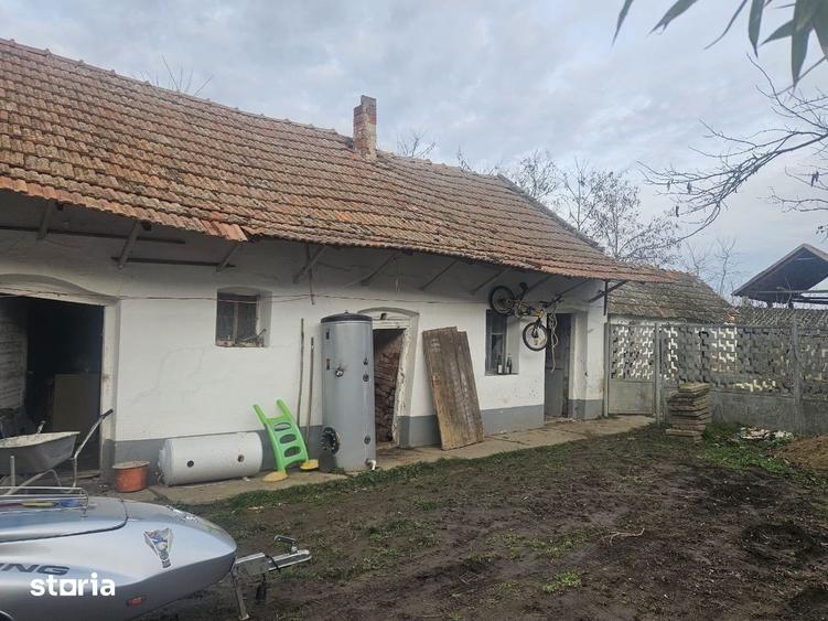 Casă cu 3 camere cu Teren 3300 Mp în Borș