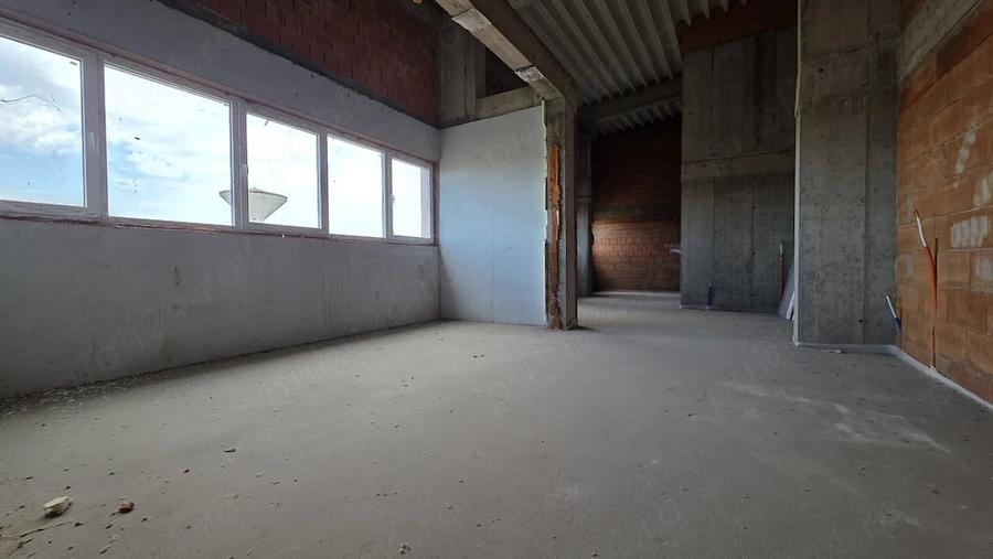 Apartament cu 6 camere decomandat în Banu Mărăcine