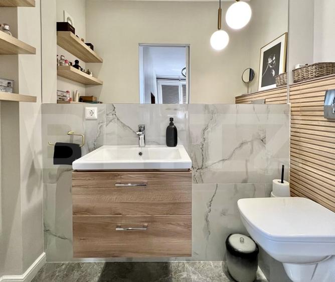 Penthouse cu 3 camere decomandat, mobilat în Central