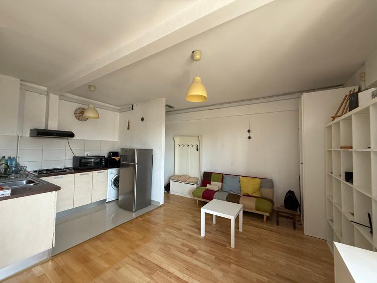 Apartament cu 2 camere semidecomandat în Calea Călărașilor
