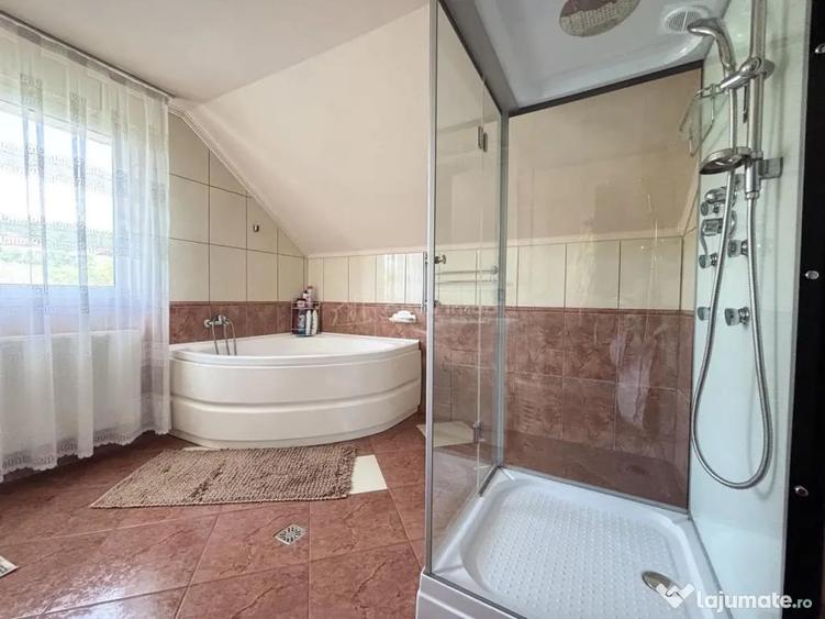 Casă cu 4 camere cu Teren 468 Mp în Central