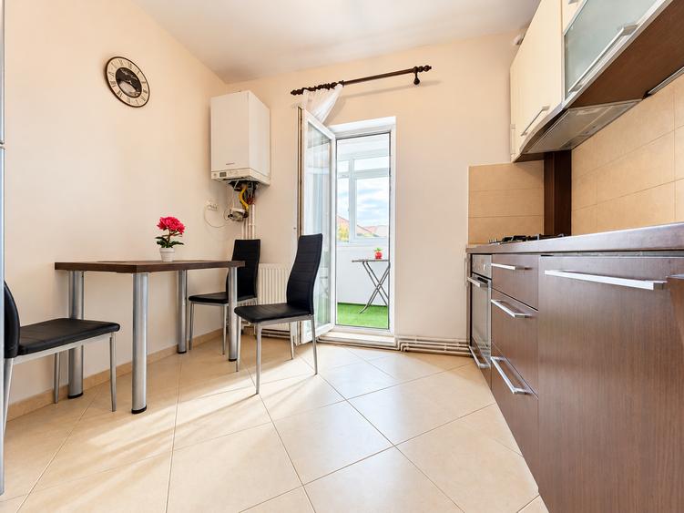 Apartament cu 2 camere decomandat în Soarelui