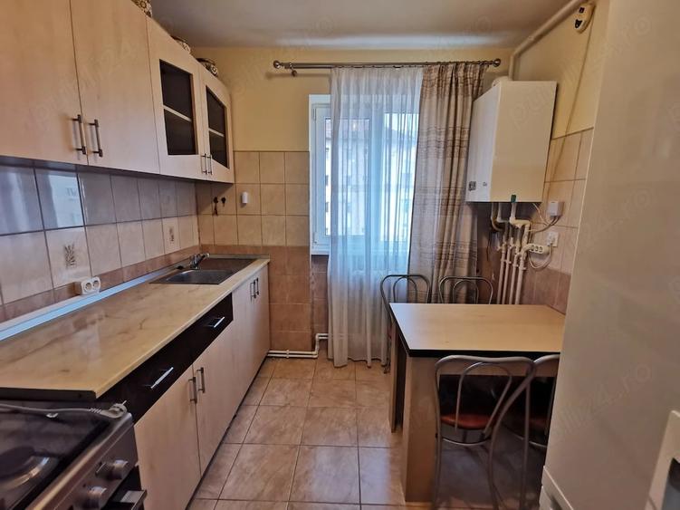 Apartament cu 2 camere semidecomandat în Piața Centrală