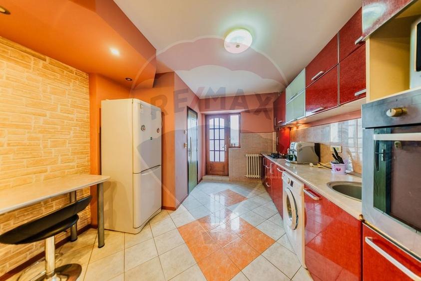 Apartament cu 2 camere semidecomandat, mobilat în P-ța Spitalului