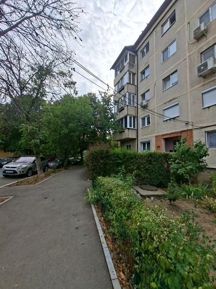 Apartament cu 4 camere decomandat în Aradului
