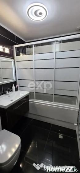 Apartament cu 3 camere semidecomandat în Micro 9