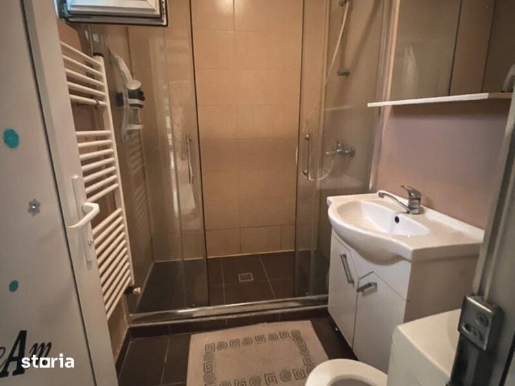 Casă cu 9 camere cu Teren 100 Mp în Centrul Civic