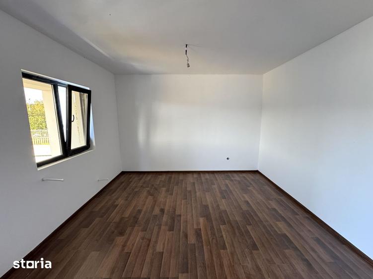 Casă cu 3 camere cu Teren 350 Mp în Holboca