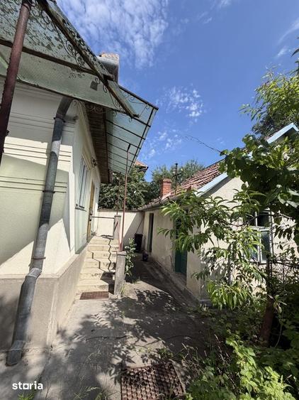 Casa pentru locuit, cu anexa si gradina - 2