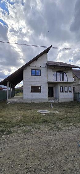 Casă cu 4 camere în Central
