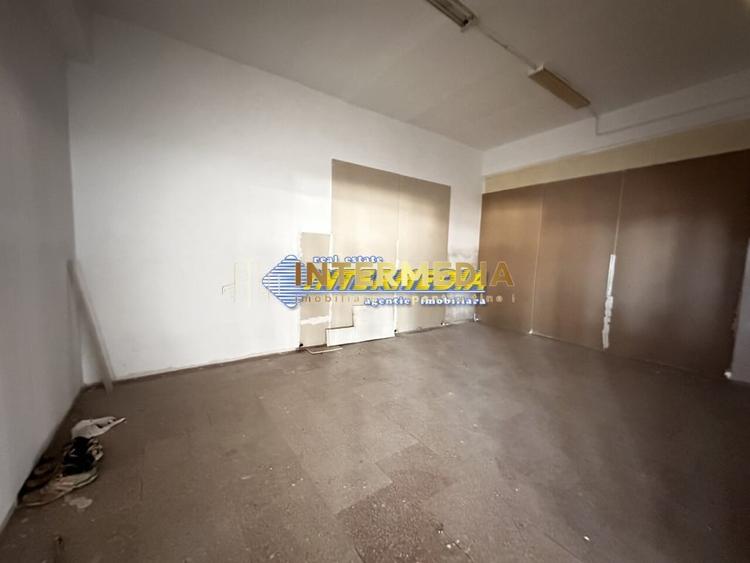 Spațiu comercial, de 1,270 mp, în Bărăbanț