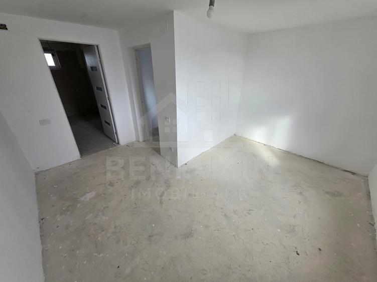 Casă cu 5 camere cu Teren 346 Mp în Exterior Est