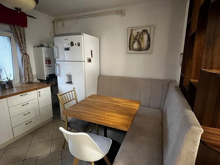 Apartament cu 3 camere decomandat în Sebastian