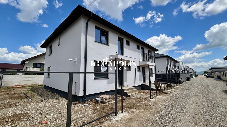 Duplex cu 4 camere cu Canalizare în Tărlungeni