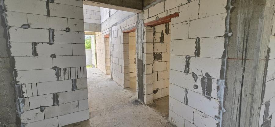 Casă individuală cu 6 camere cu Teren 450 Mp în Valu lui Traian