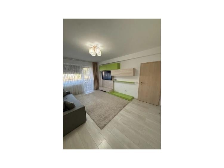 Apartament cu 2 camere decomandat în Tractorul