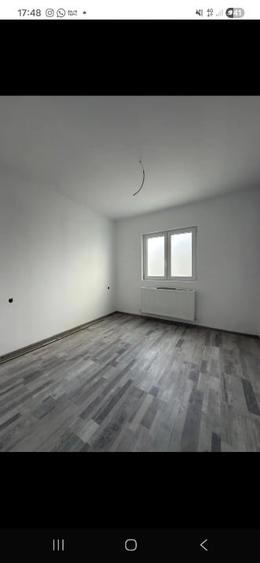 Duplex cu 5 camere cu Canalizare în Lumina