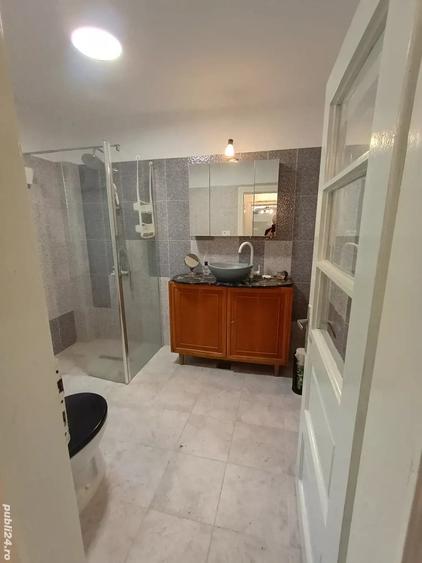 Casă cu 5 camere cu Teren 2509 Mp în Icoana