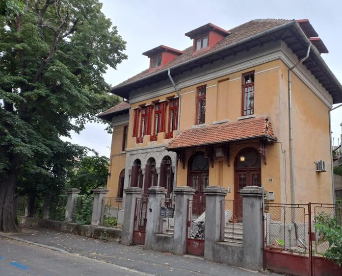 Apartament cu 9 camere circular în Cotroceni