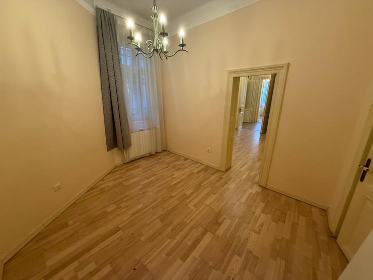 Casă individuală cu 5 camere cu Teren 180 Mp în Dacia