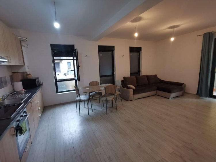 Apartament cu 2 camere semidecomandat, mobilat în Giroc