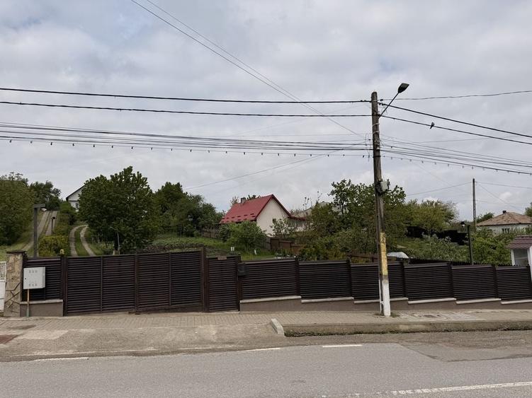 Casă cu 4 camere în Deleni