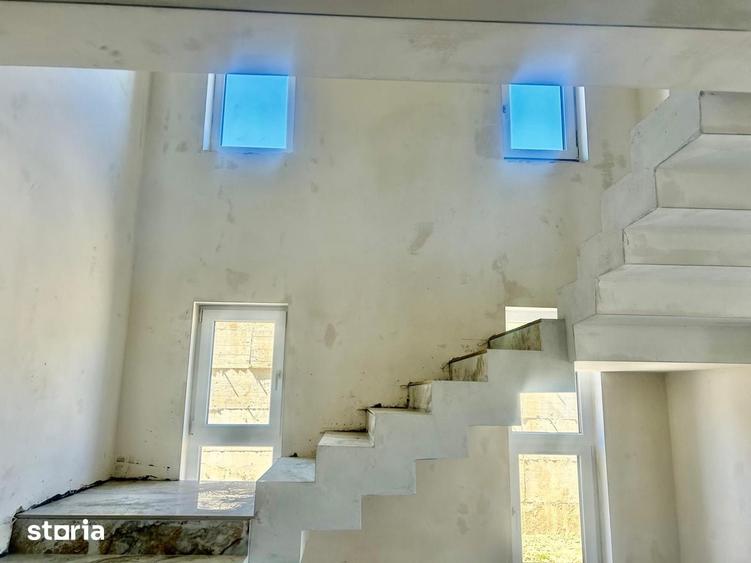 Casă cu 5 camere cu Teren 700 Mp în Bârnova