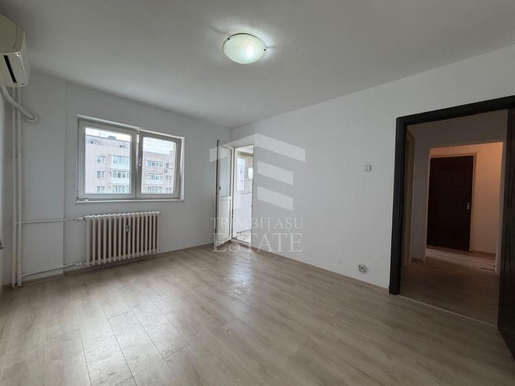 Apartament cu 2 camere decomandat în Titan