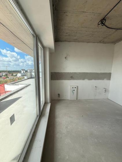 Apartament cu 3 camere semidecomandat în Metalurgiei