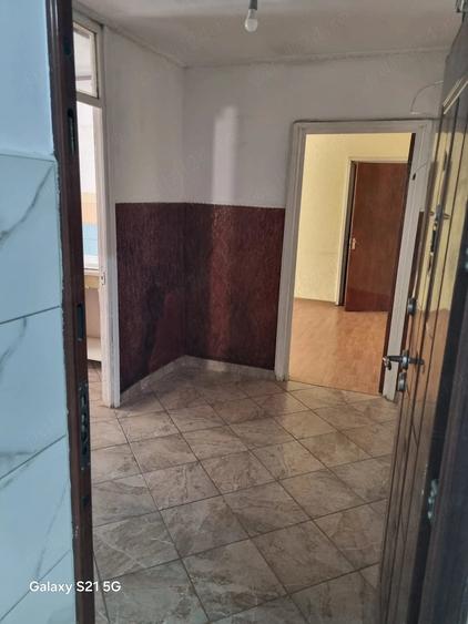 Apartament cu 3 camere semidecomandat în Liviu Rebreanu