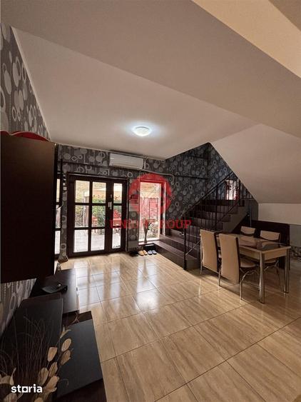 Casă cu 8 camere cu Teren 200 Mp în Central