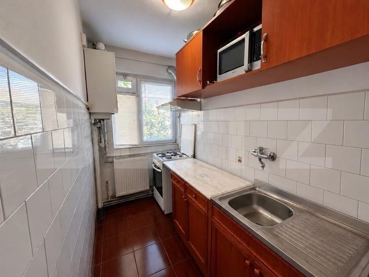 Apartament cu 2 camere semidecomandat, mobilat în Craiovița Nouă