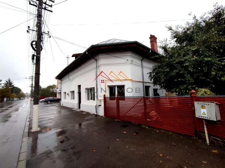 Duplex cu 4 camere cu Canalizare în Central