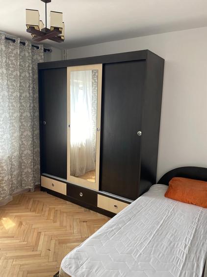Apartament cu 4 camere decomandat în Brâncoveanu