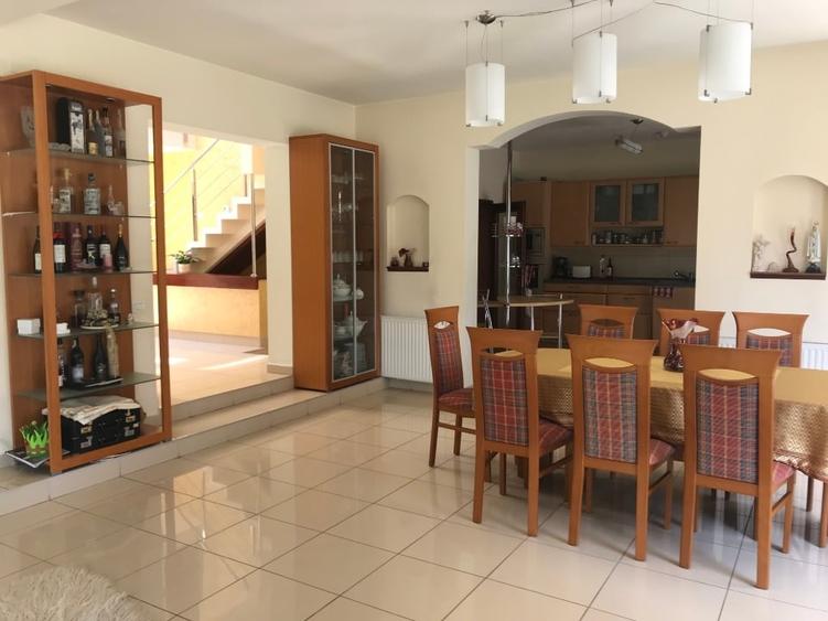 Casă individuală cu 5 camere cu Teren 4000 Mp în Remetea Mare