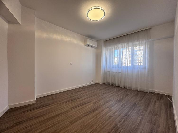 Apartament cu 4 camere decomandat în Iancului