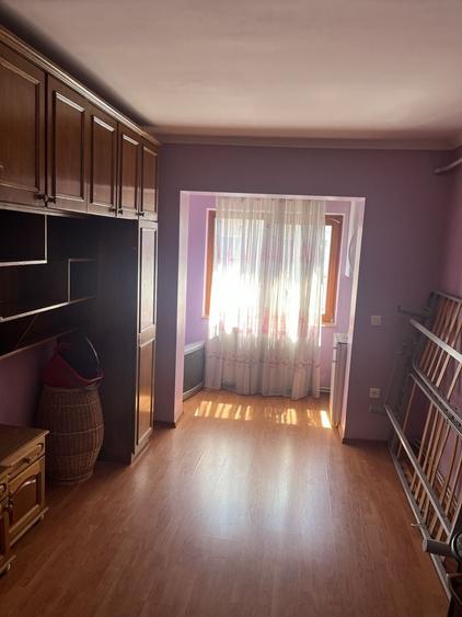 Apartament cu 3 camere decomandat în Republicii