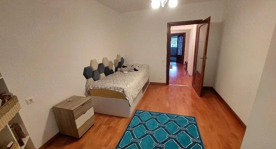 Apartament cu 4 camere decomandat în Calea Romanului