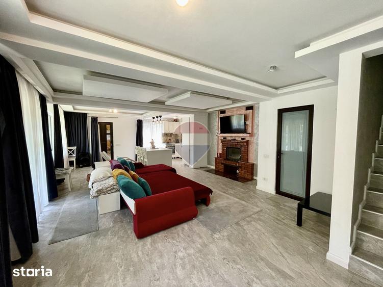 Casă cu 6 camere cu Teren 7661 Mp în Măneciu