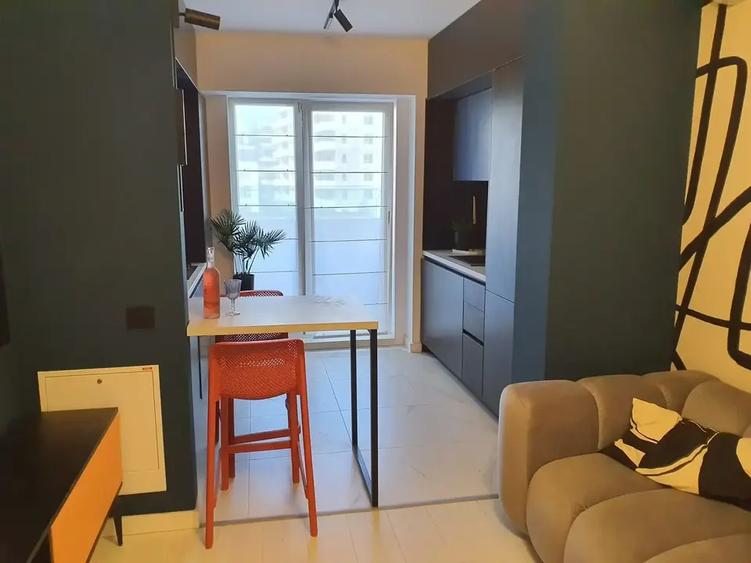 Apartament cu 3 camere decomandat în Titan