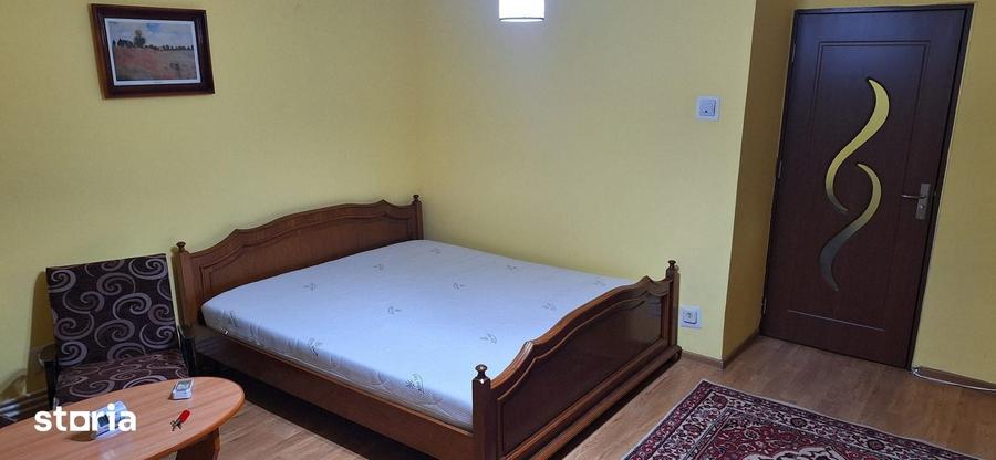 Garsonieră decomandată în Podu Roș