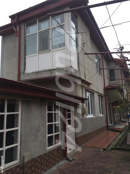 Casă cu 5 camere cu Teren 300 Mp în Central