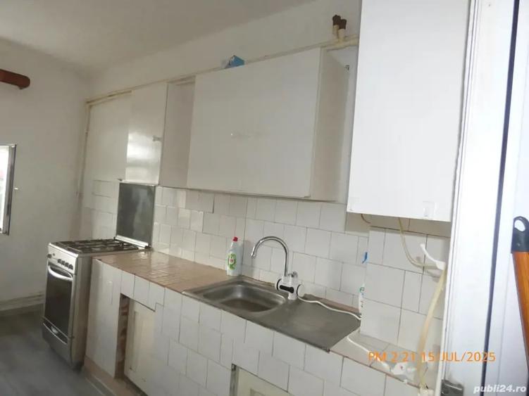 Apartament cu 4 camere decomandat în Horezu