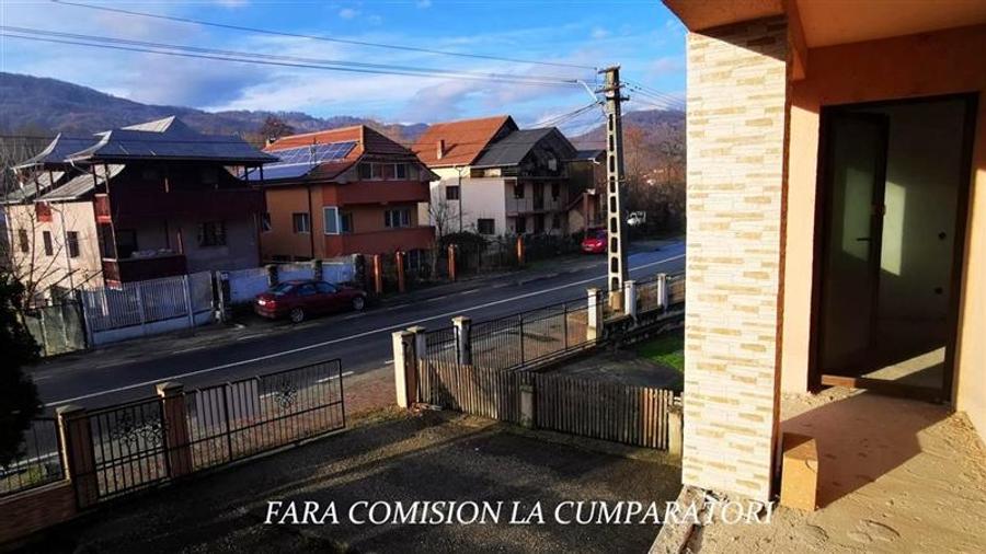 Casă individuală cu 6 camere cu Canalizare în Sud