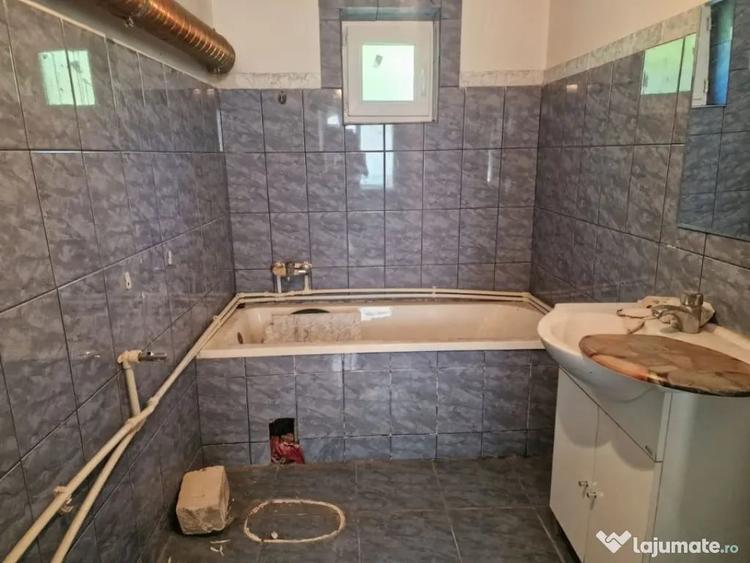 Casă cu 4 camere cu Teren 400 Mp în Călinești