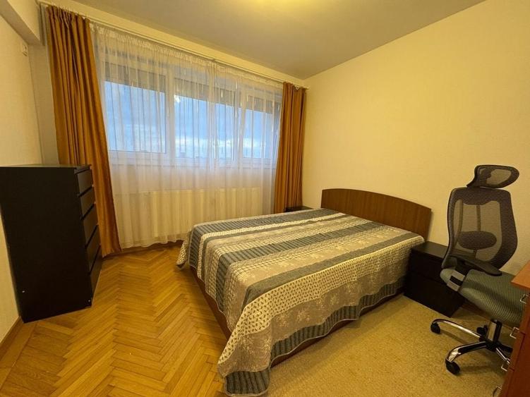Apartament cu 3 camere în Mihai Bravu